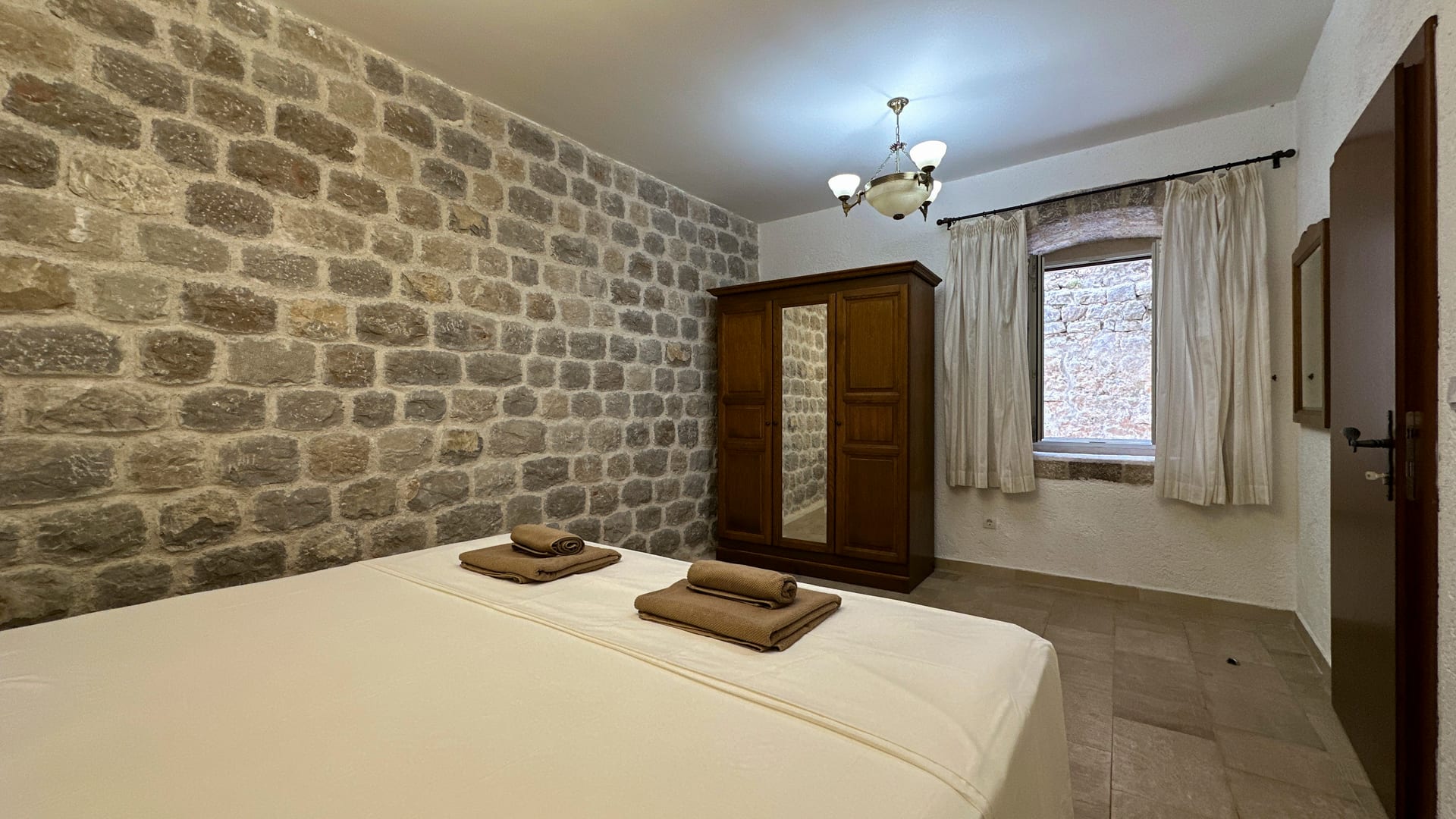 Stone & Beam interior — photo 4